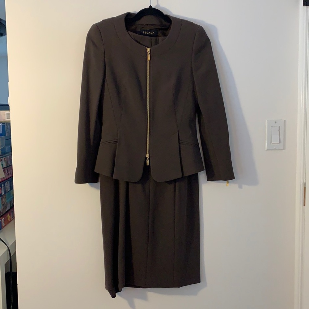 Escalade Suit